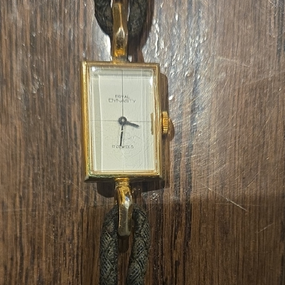 Vintage Royal Dynasty Gold and Black Watch 17Jewels